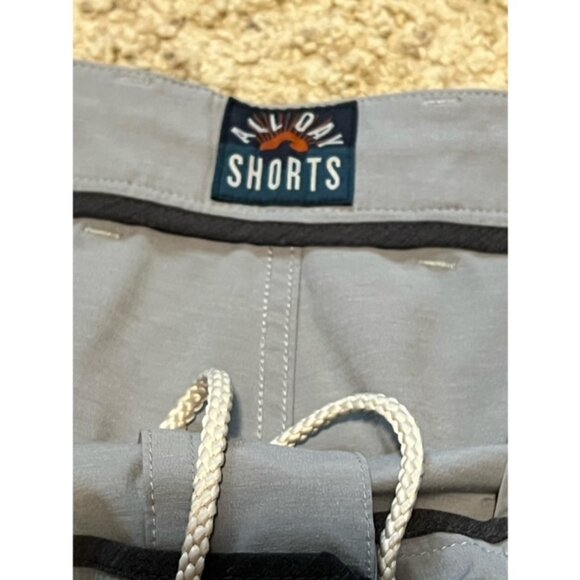 Faherty Men's Ice Gray All Day Shorts 9" Inseam Size 36 Waist EUC - Picture 2 of 6